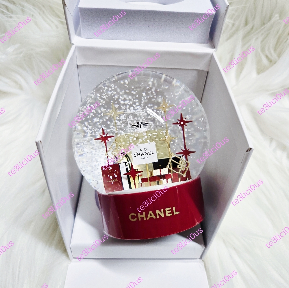 CC BEAUTY 2022 NO 5 PERFUME RED SNOWGLOBE